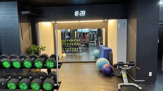 館內啞鈴與地墊